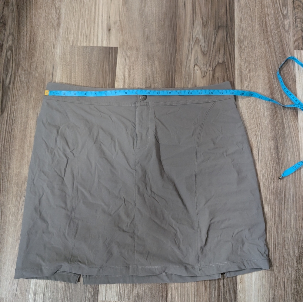 Columbia, Women's 14, Three Rocks Skort,‎ Gray, UPF 50, Performance Activewear